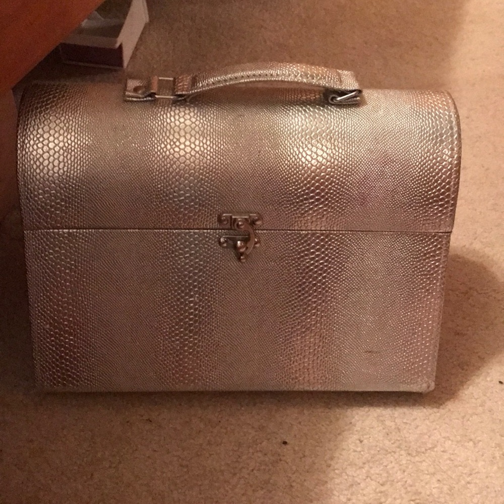 Sliver Makeup kabootle